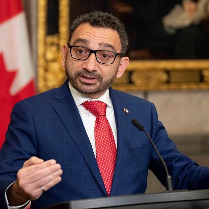 Transport minister encourages masks on planes, Ontario says illnesses slowing down